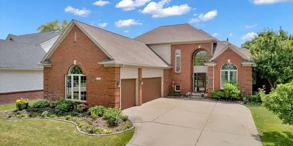 723 Bay Pointe Drive
