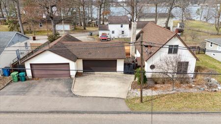 1375 Woodland Beach