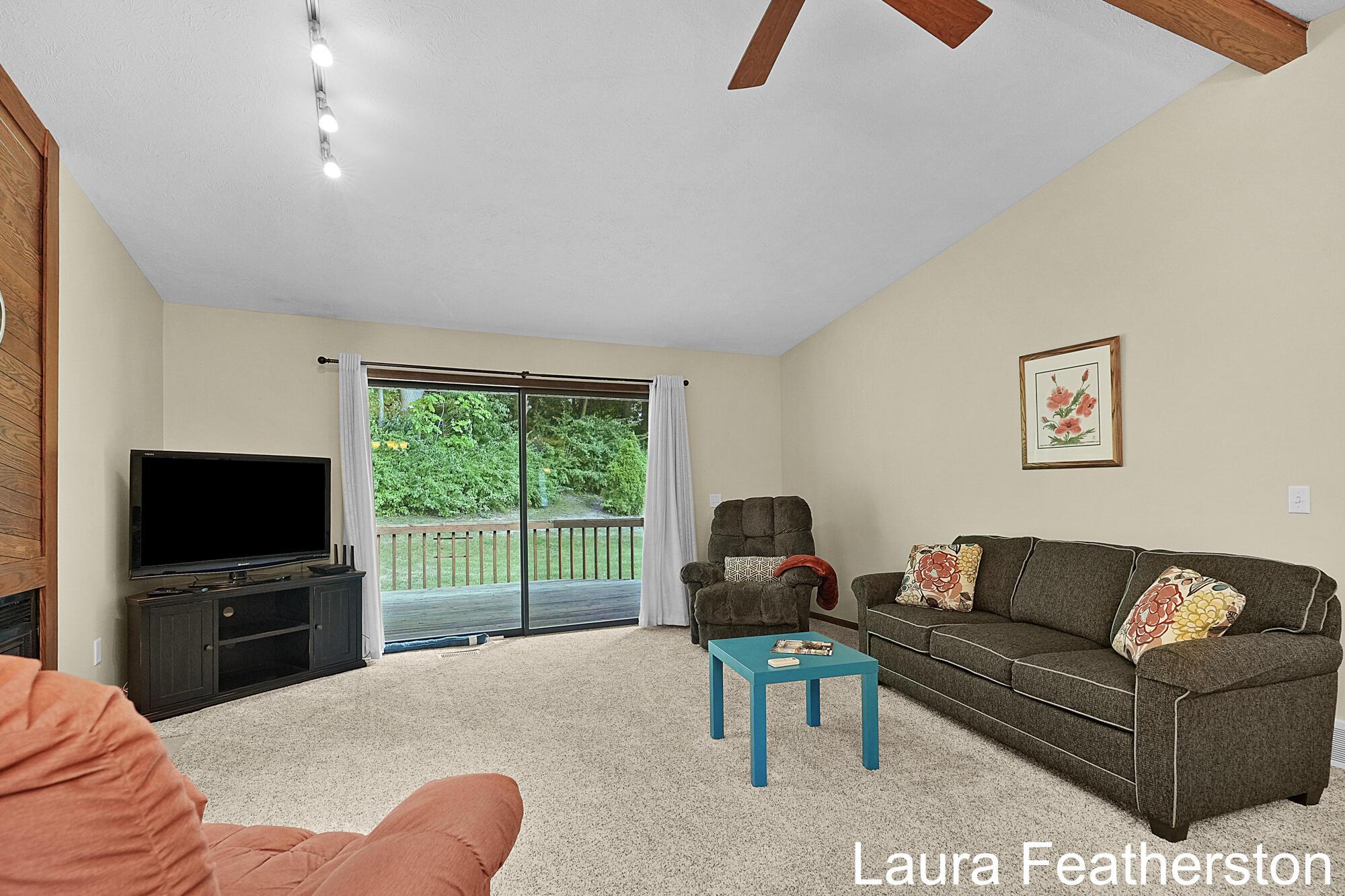 Image 3: Living Room