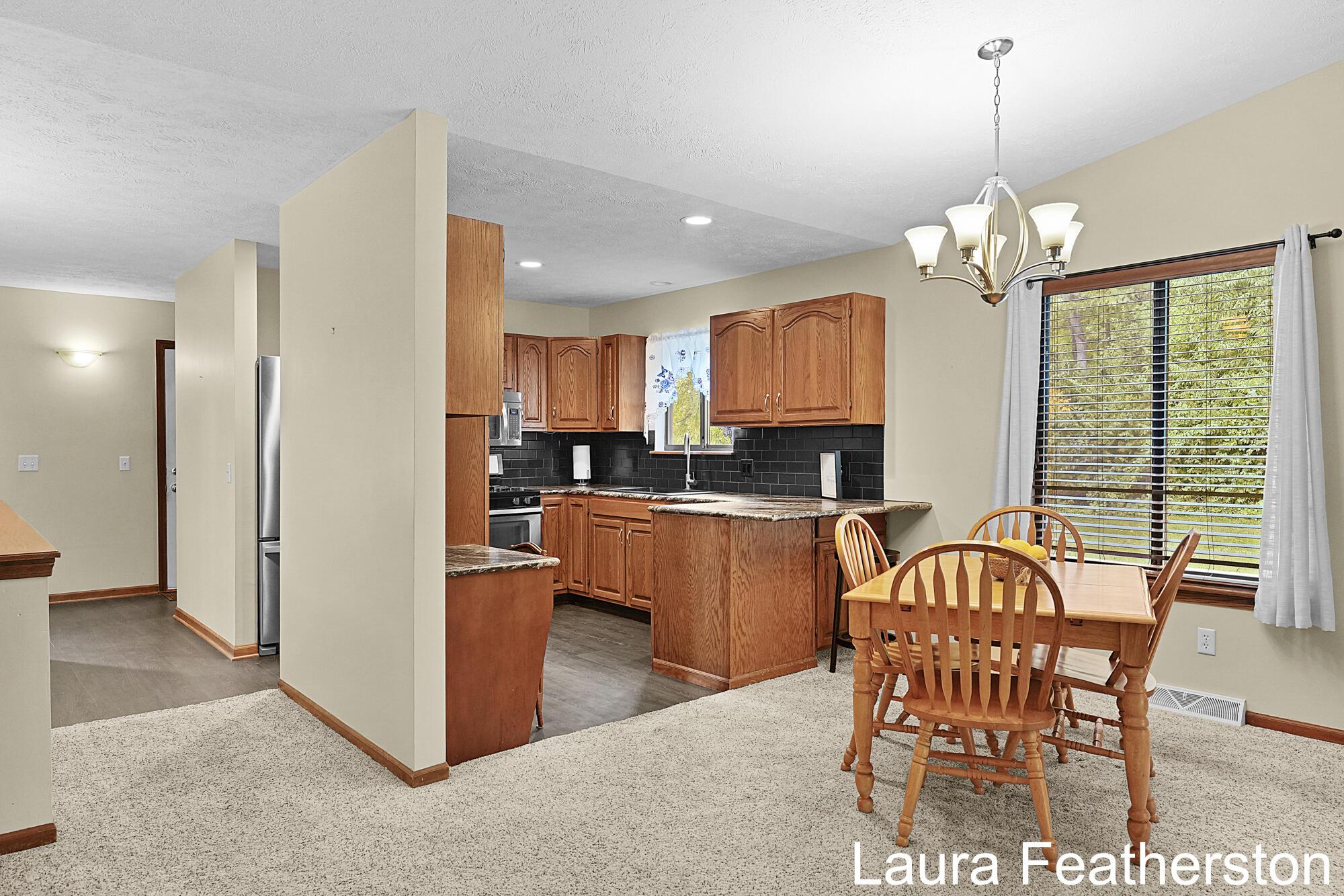 Image 4: Dining Area