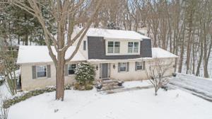207 Valley Court