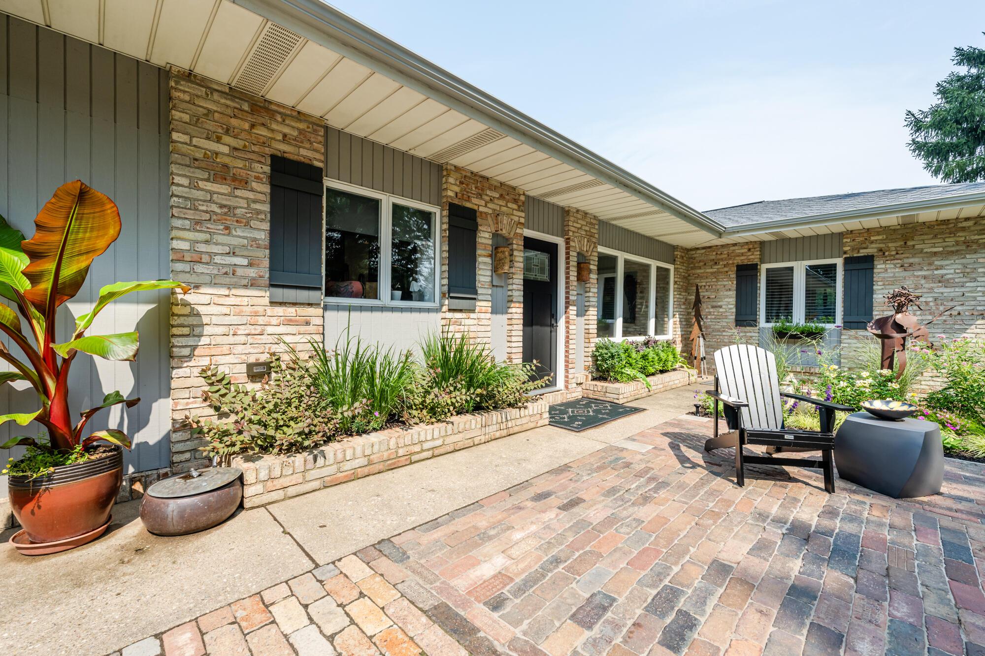 Image 3: Lake Bluff-106