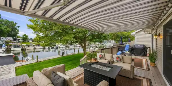 Image 3: Retractable awning for sun or shade