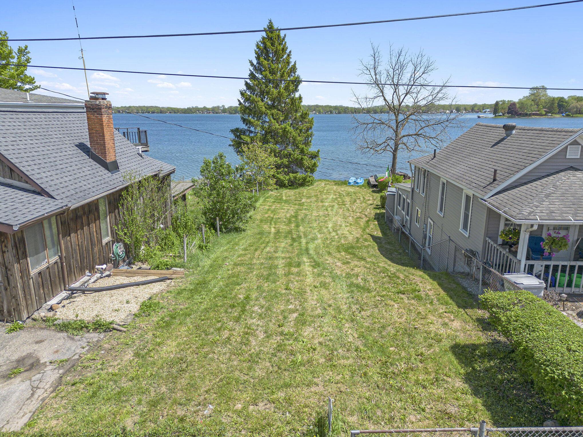Image 4: Waterfront Main Street