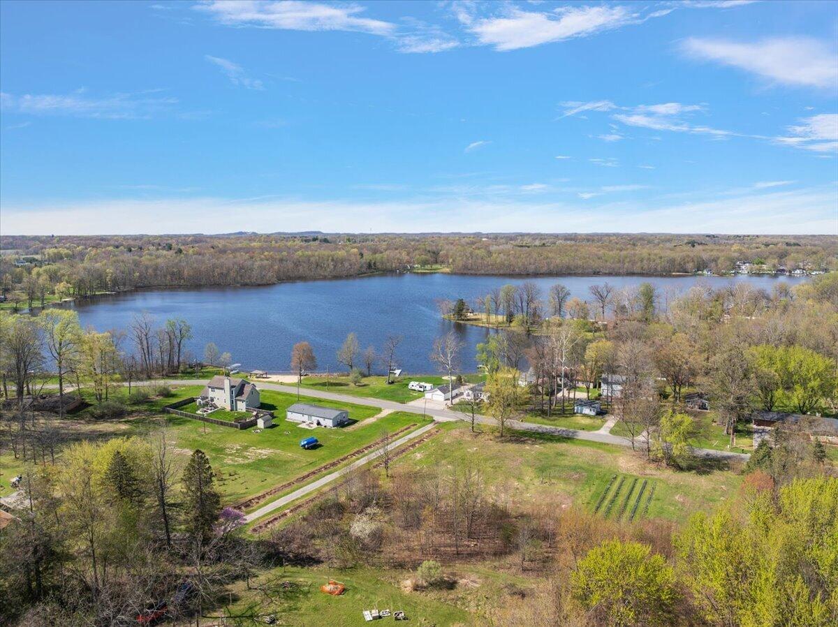 Image 2: 10-7038 Little Paw Paw Lake Rd-11