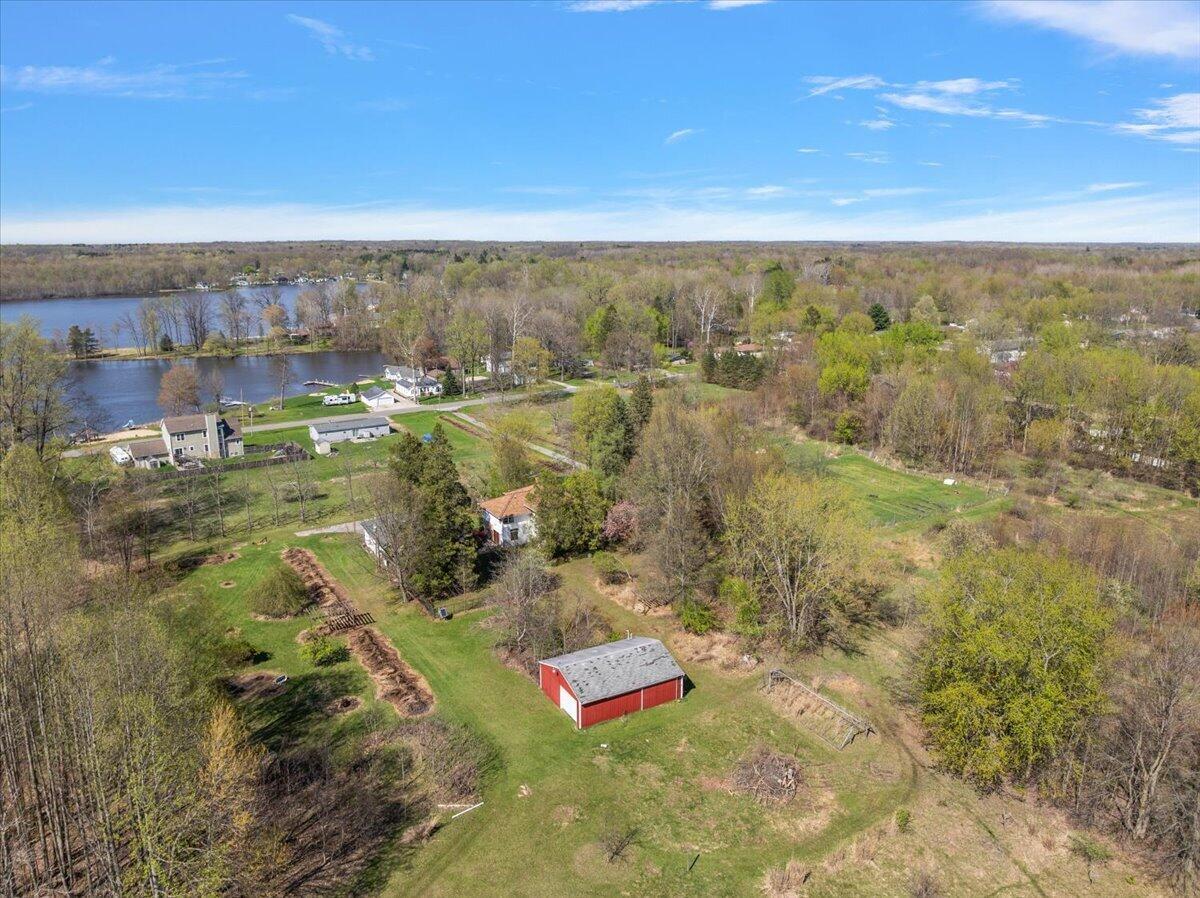 Image 4: 18-7038 Little Paw Paw Lake Rd-24