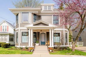 924 Lake