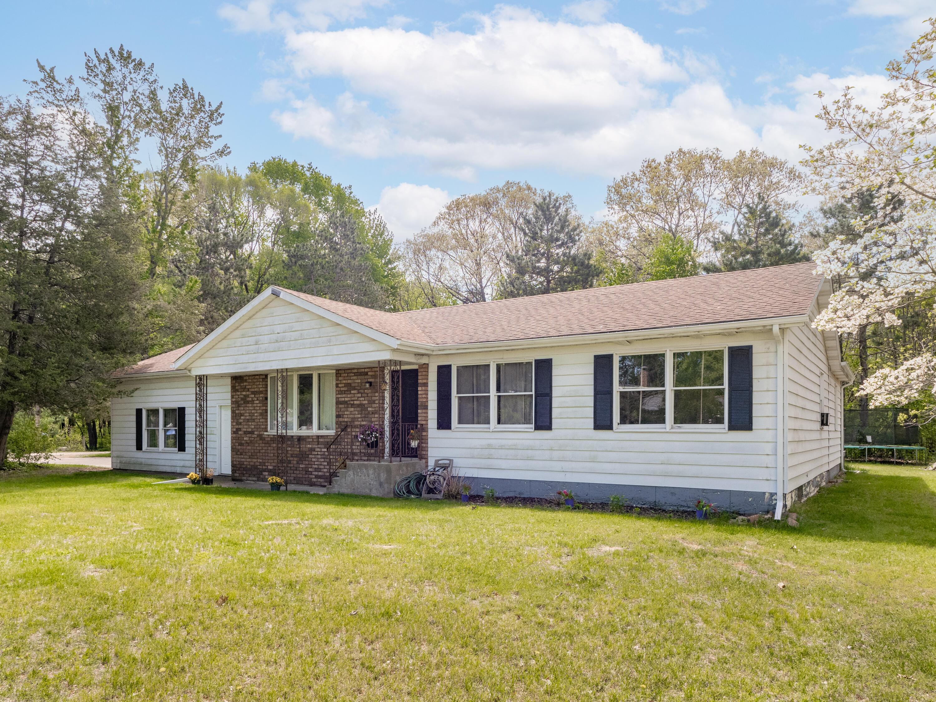 Image 1: 45523 Eleanor Dr-101