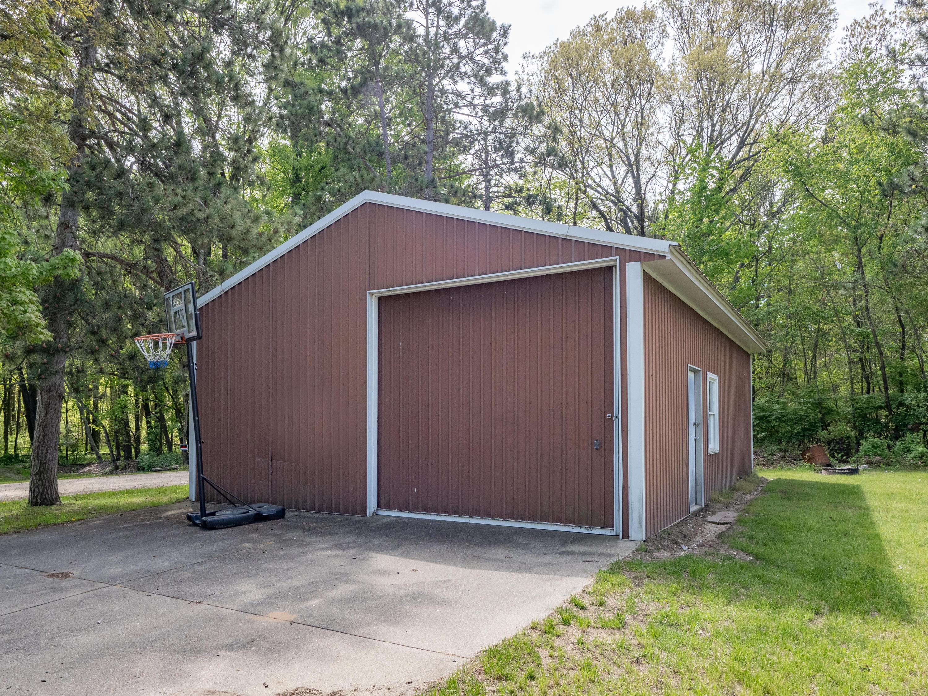 Image 3: 45523 Eleanor Dr-123