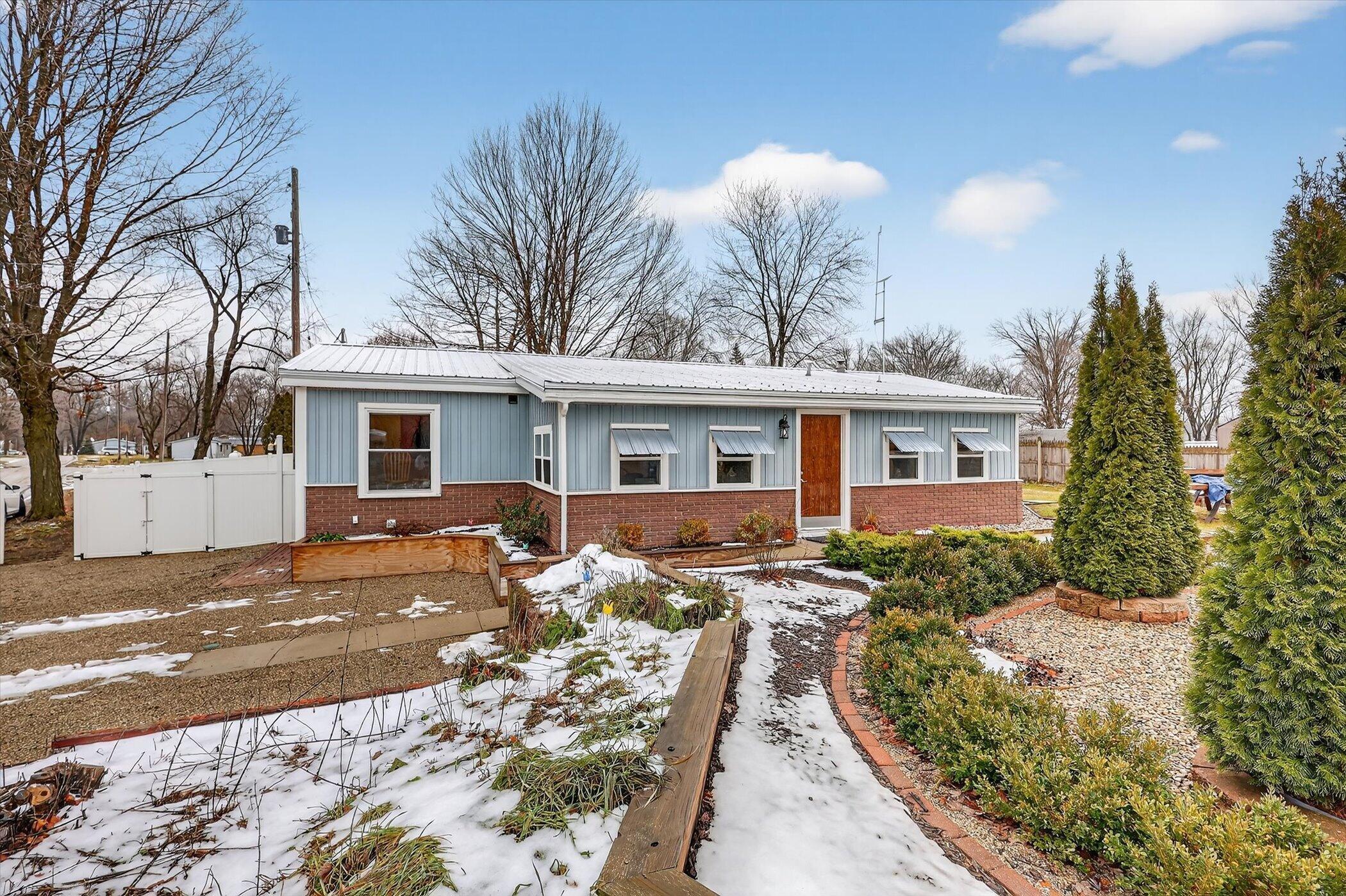 Image 3: 03-1296 Charlton Dr Hastings-Windowstill