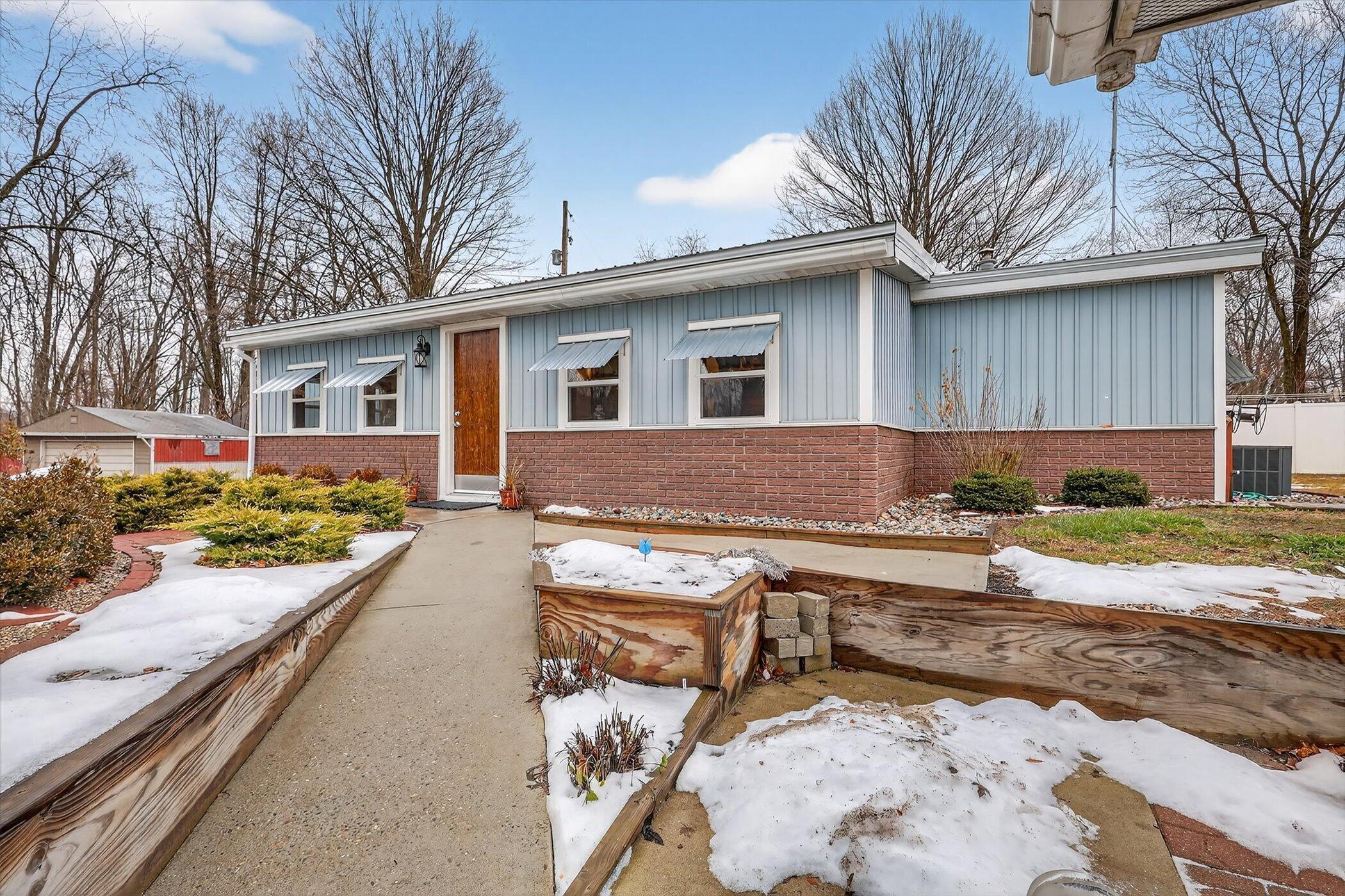 Image 4: 04-1296 Charlton Dr Hastings-Windowstill