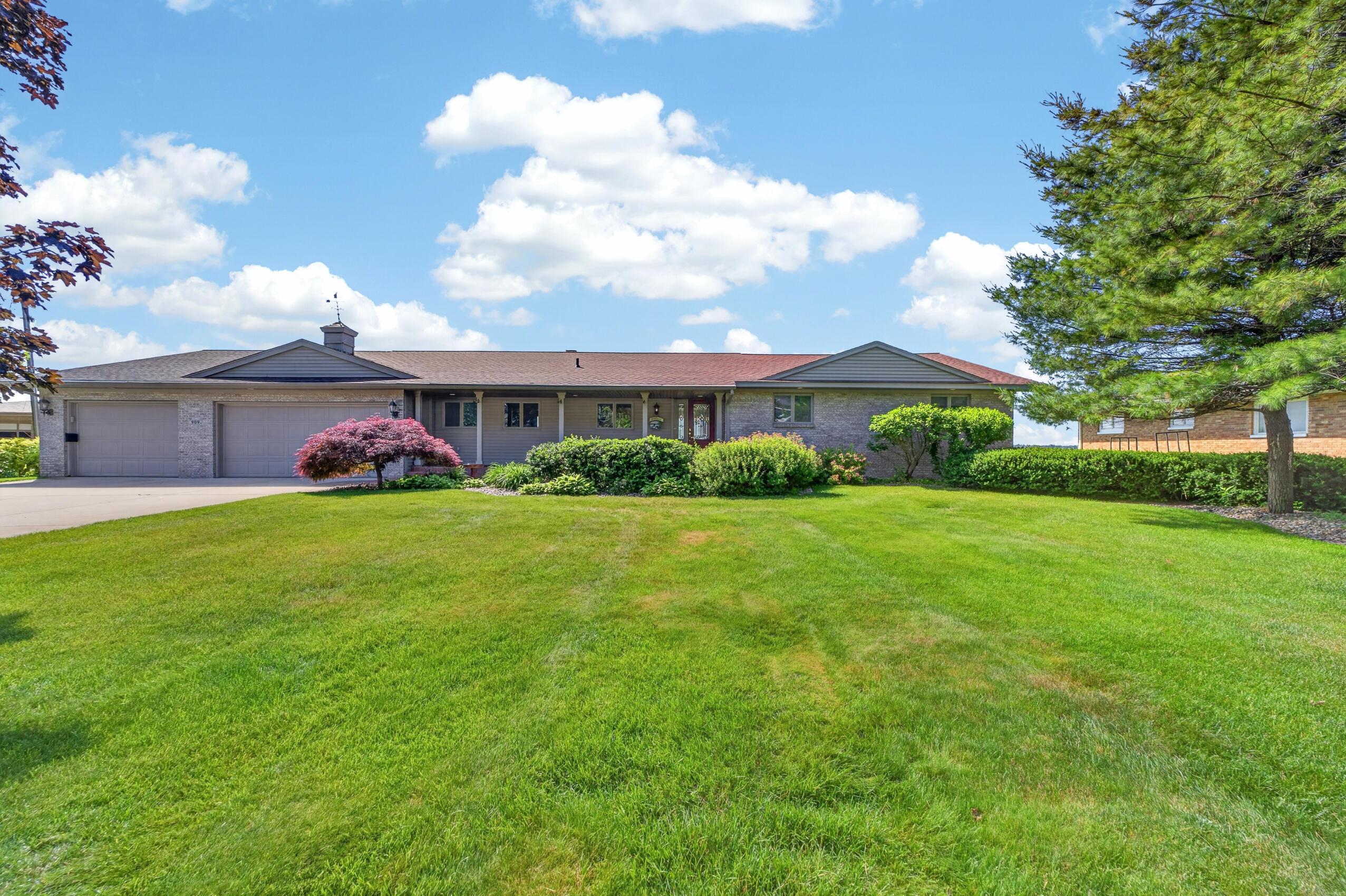 Image 3: 909 Tostenabe Ln Tour (MLS) (8 of 50)