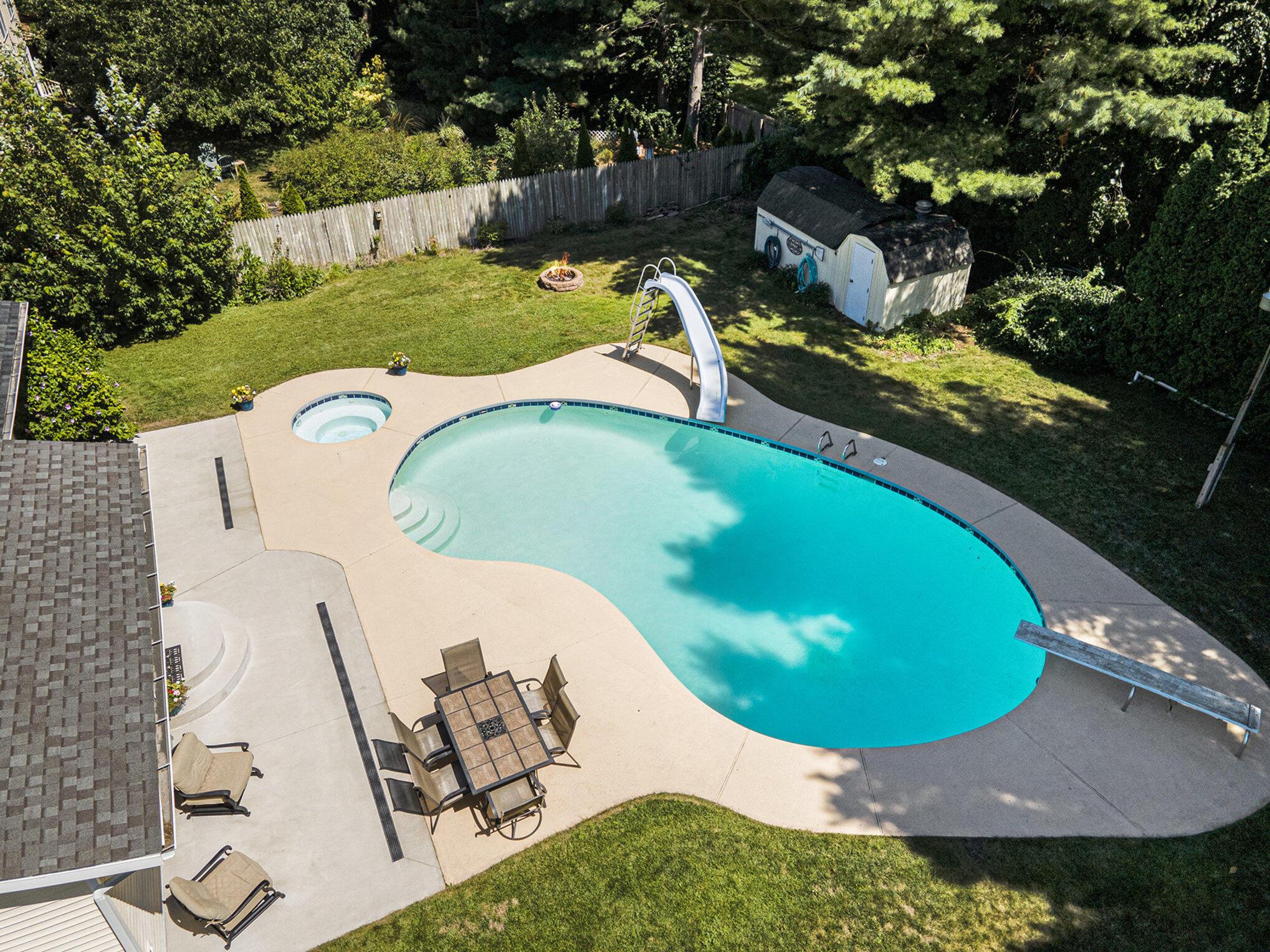 Image 2: Pool