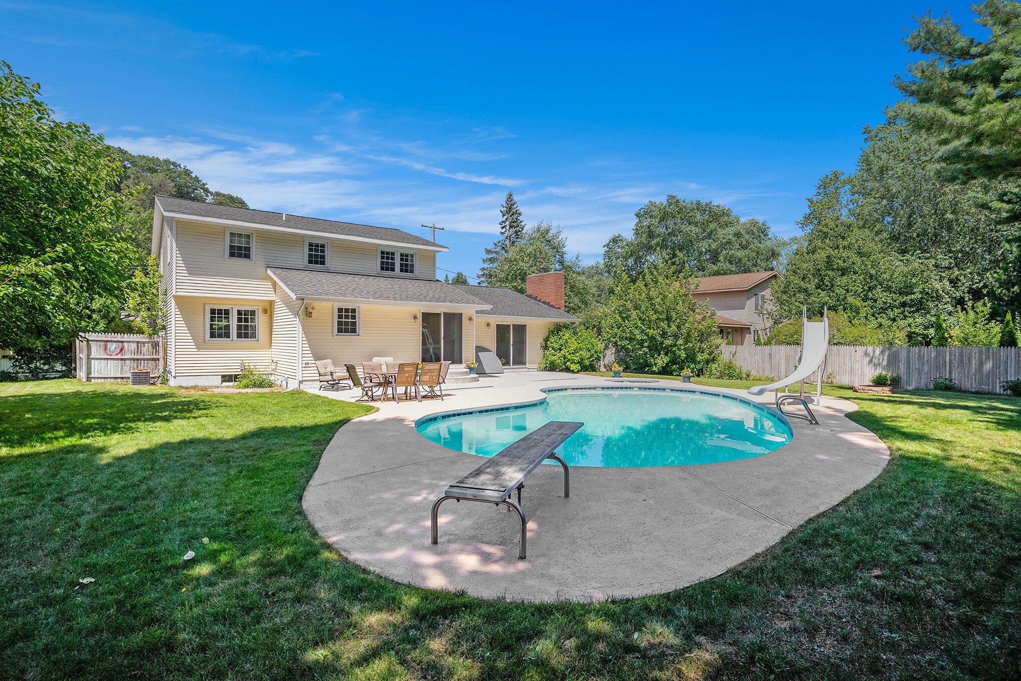 Image 3: Pool