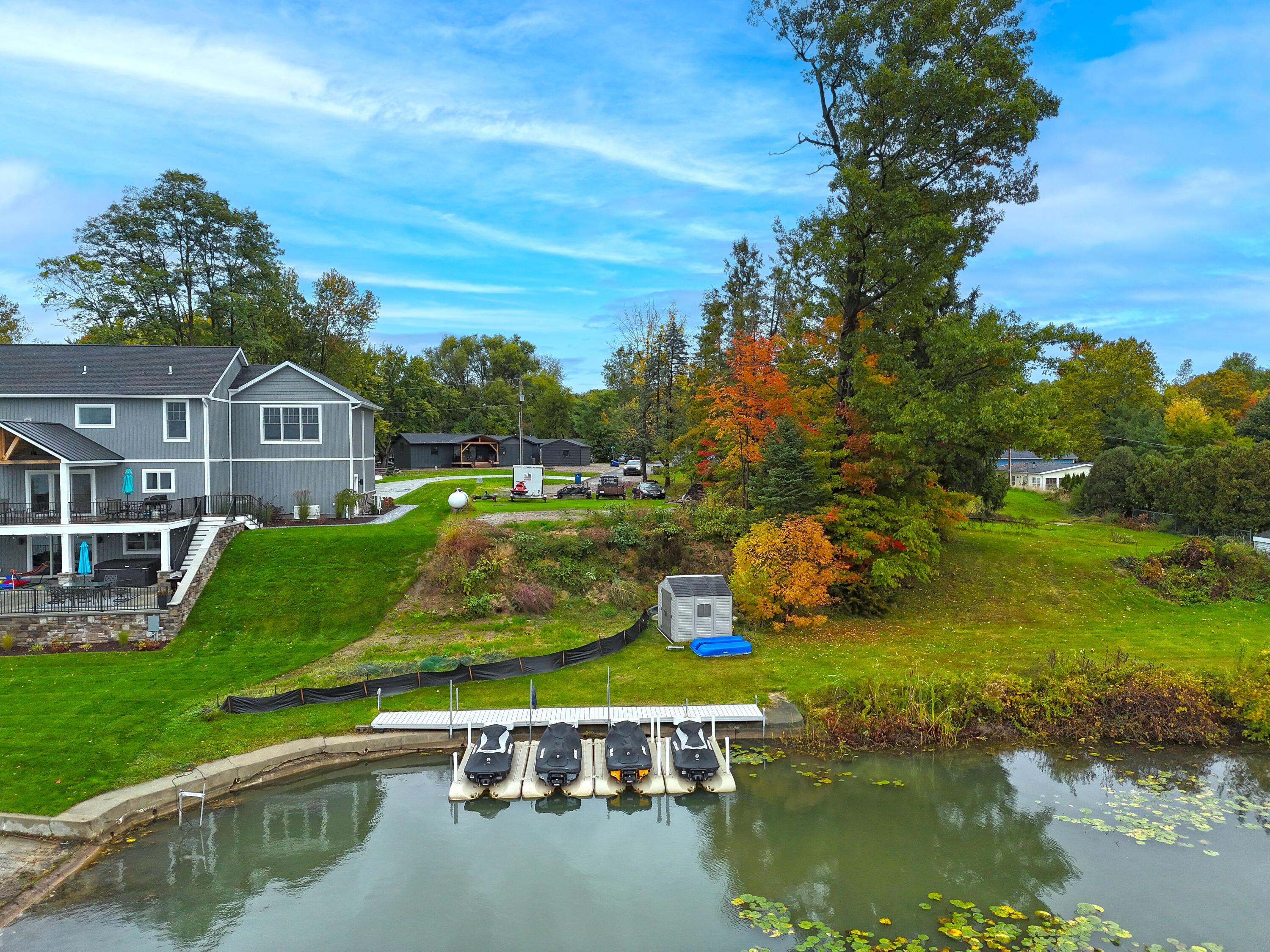 Image 2: Buildable Walkout Lot