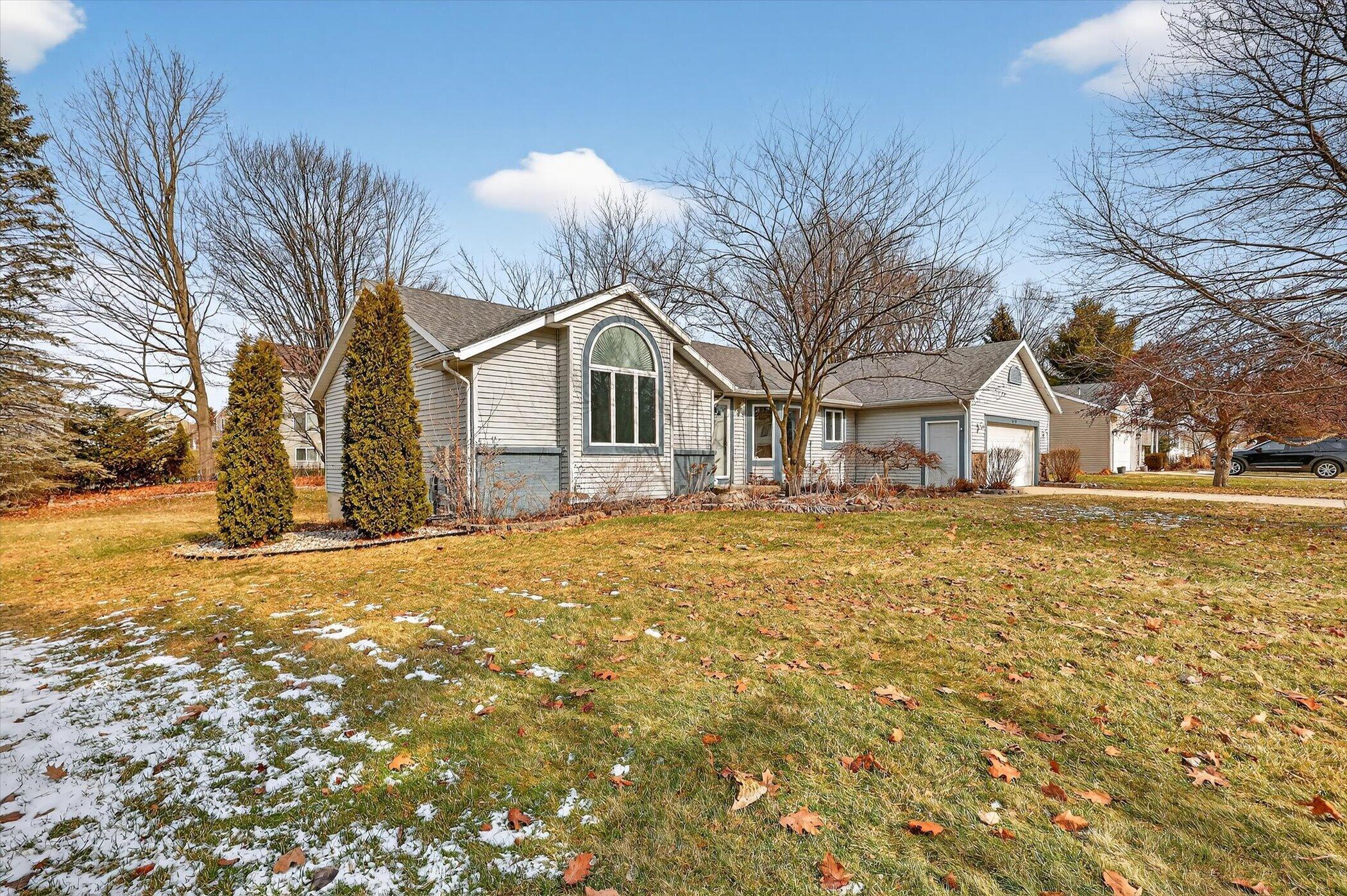 Image 2: 02-6723 Gran Via Dr NE Rockford-Windowst