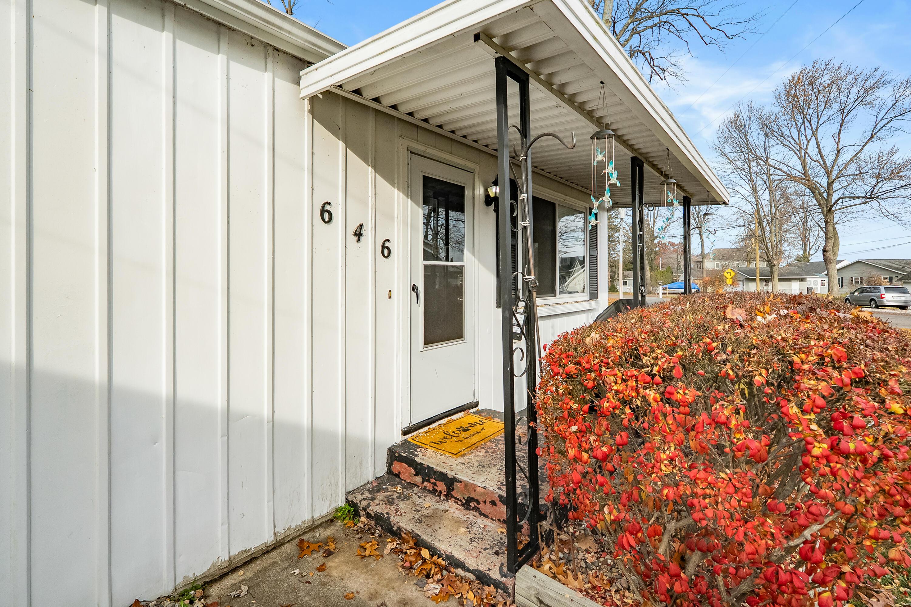 Image 2: Shore Dr S 646 Portage 49002-33