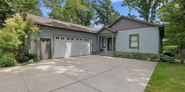 Image 2: 1_7352 hallridge dr ne - exteriors_032