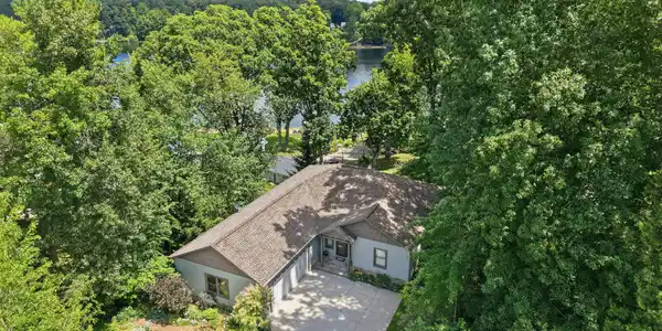Image 4: 11_7352 hallridge dr ne - exteriors_048