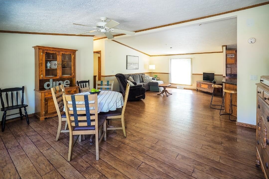 Image 4: Dining Room