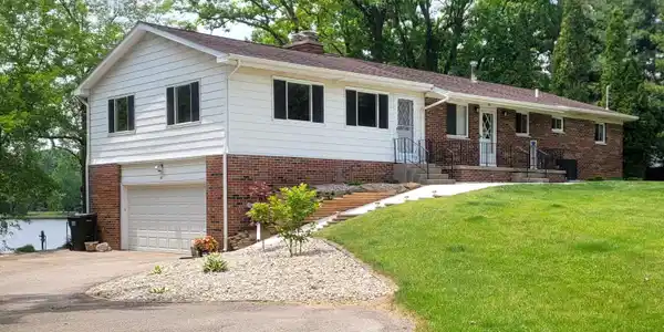 306 E Ridge Drive