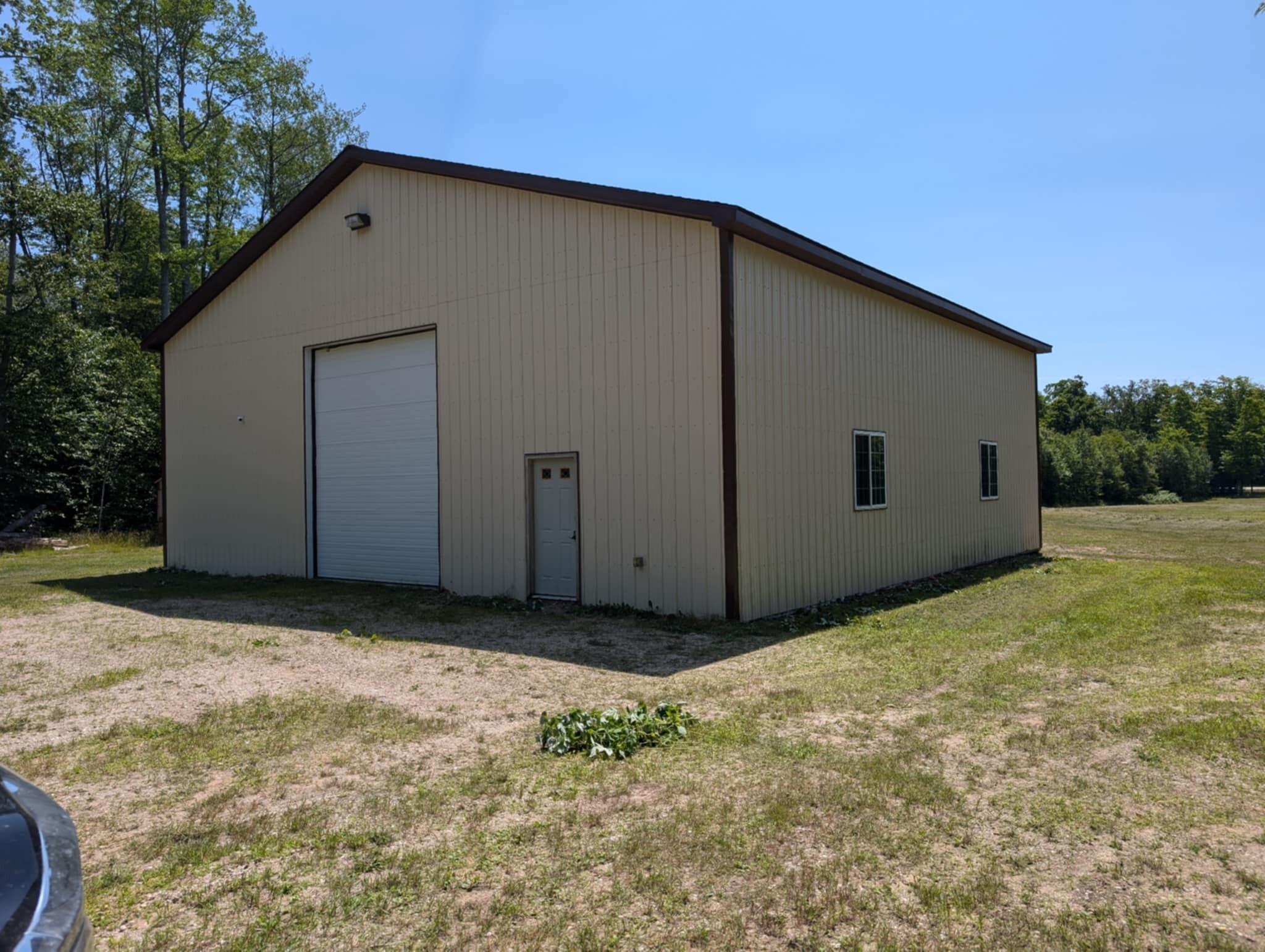 Image 2: 50 x 50 insulated barn
