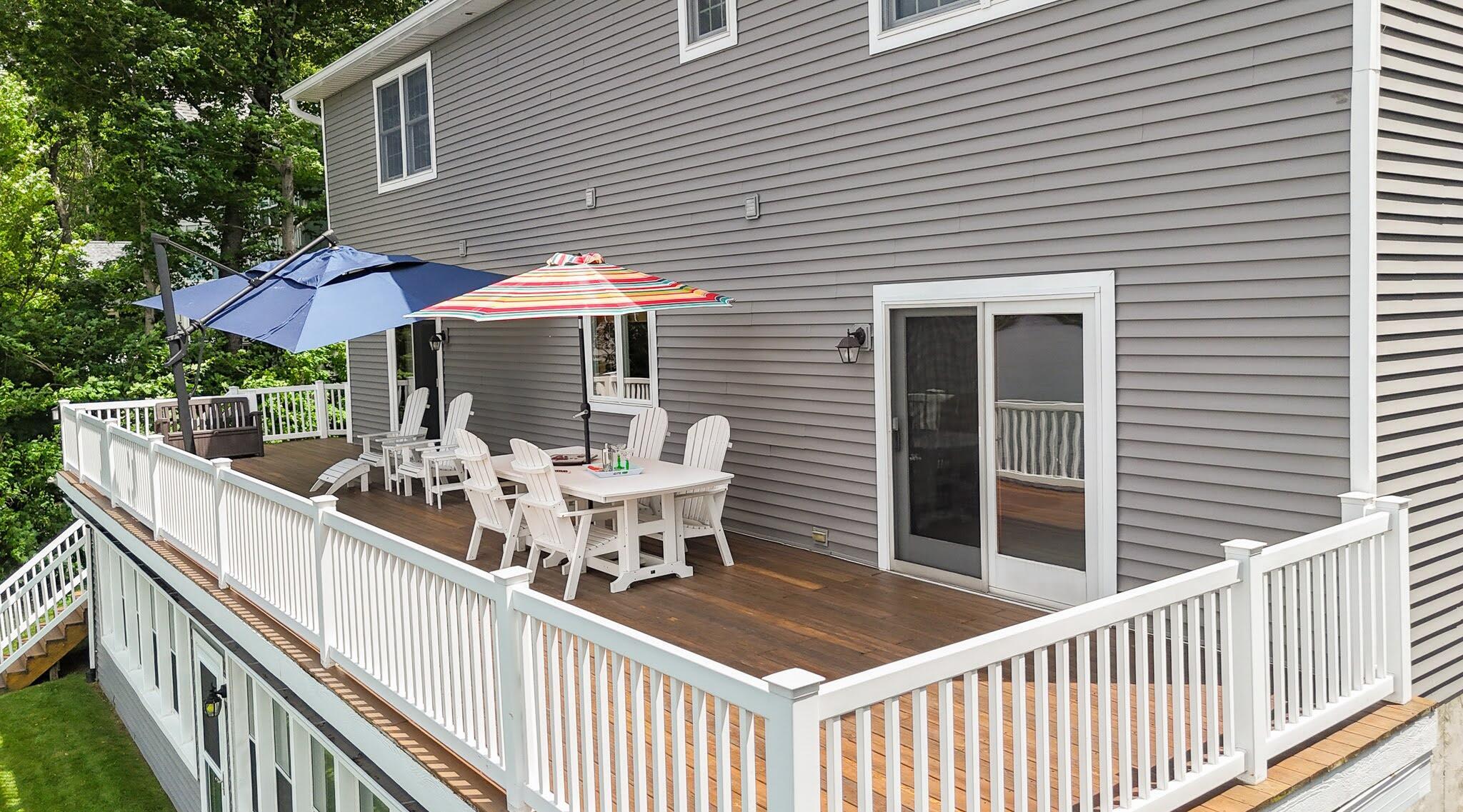 Image 4: LAKE DECK