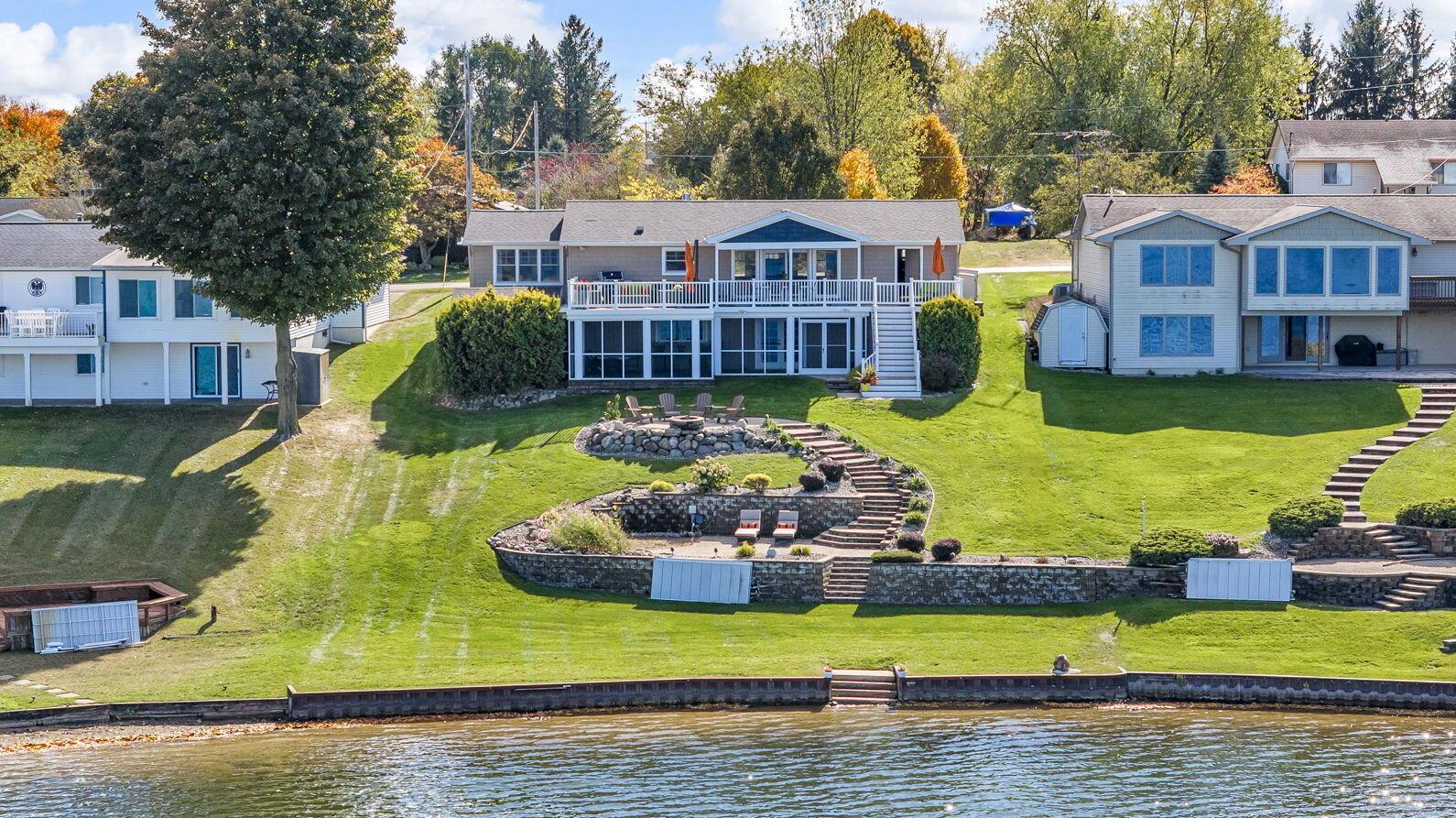 Image 1: Main Lakefront Photo