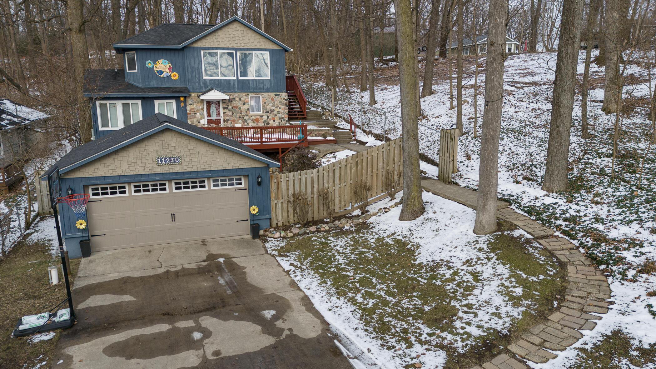 Image 2: 11230 Lakeshore Dr-56