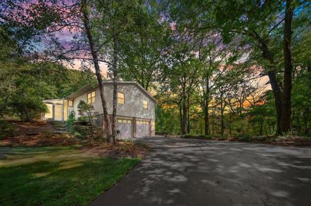 6620 N Lakeshore Drive