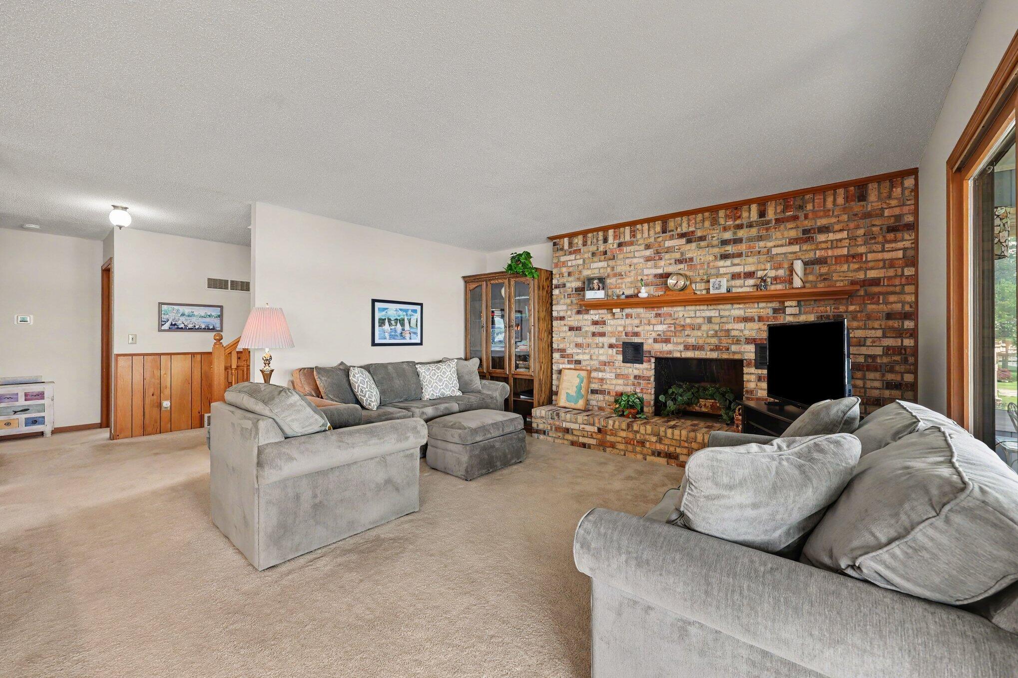 Image 2: Cherry Point living room 2