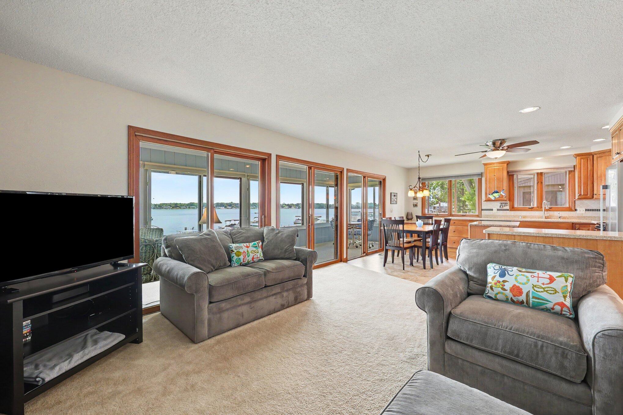 Image 3: Cherry Point living room