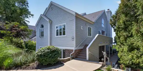 1802 Lakeshore Drive
