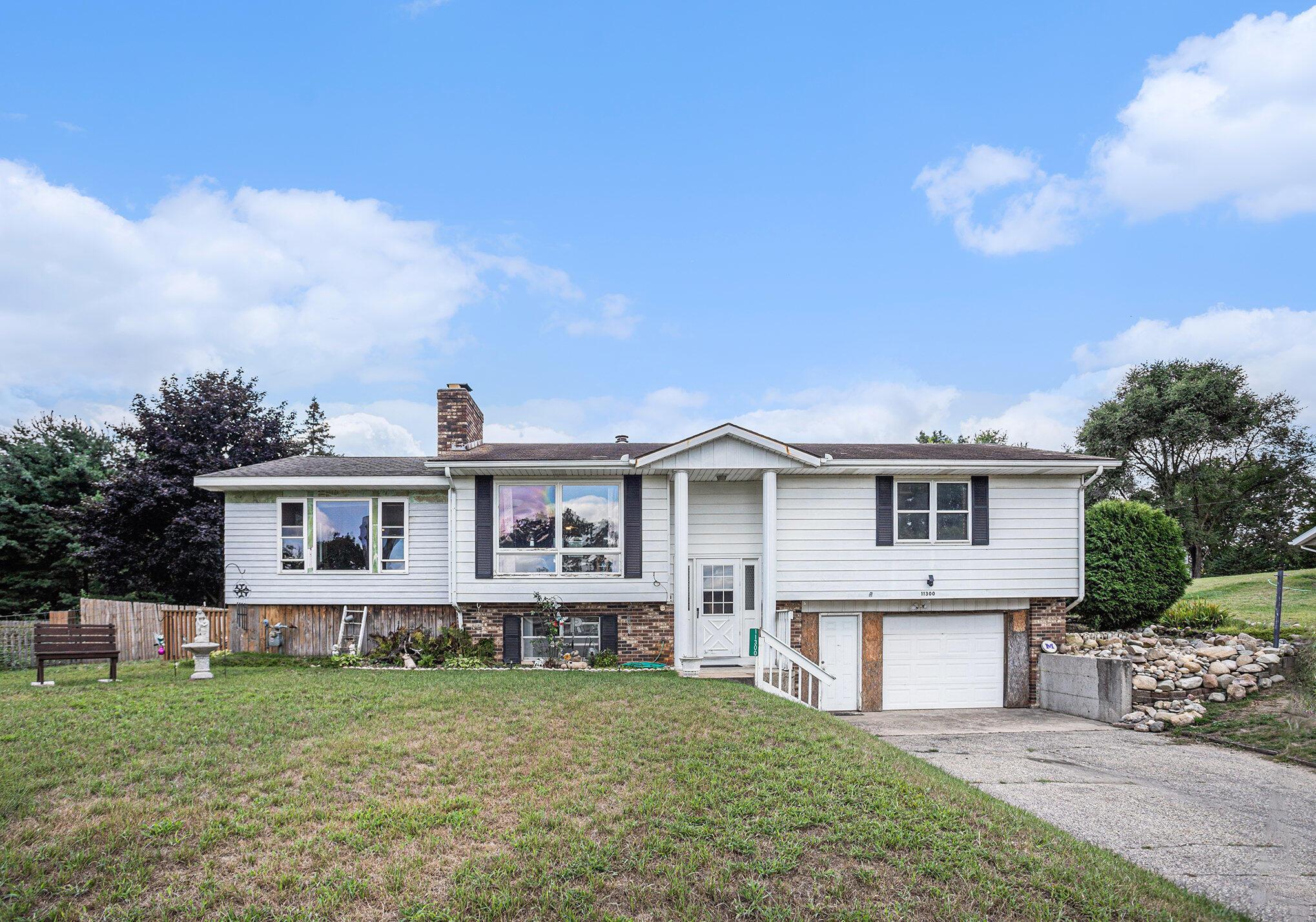 Image 2: 11300 - Front 2