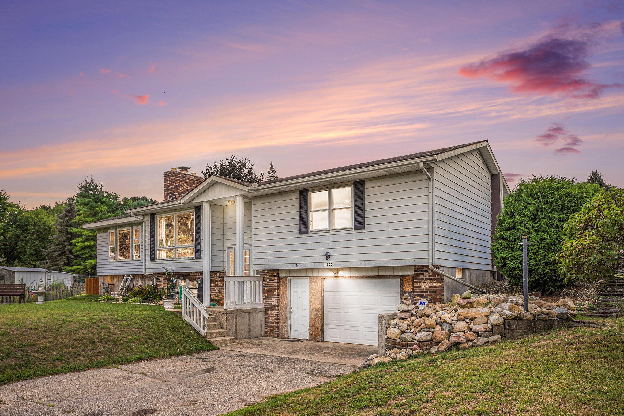 Image 3: 11300 Front Side