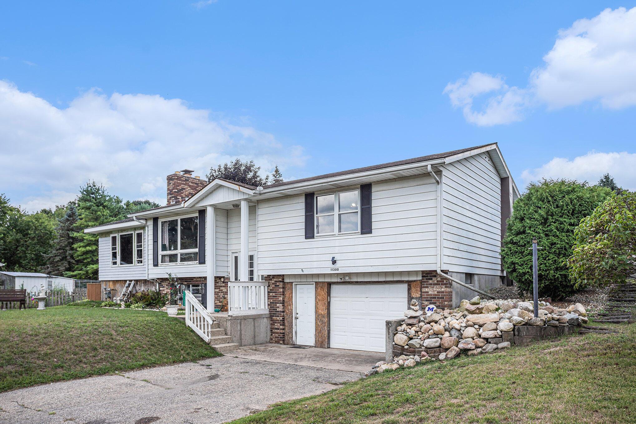 Image 4: 11300 Front Side 2