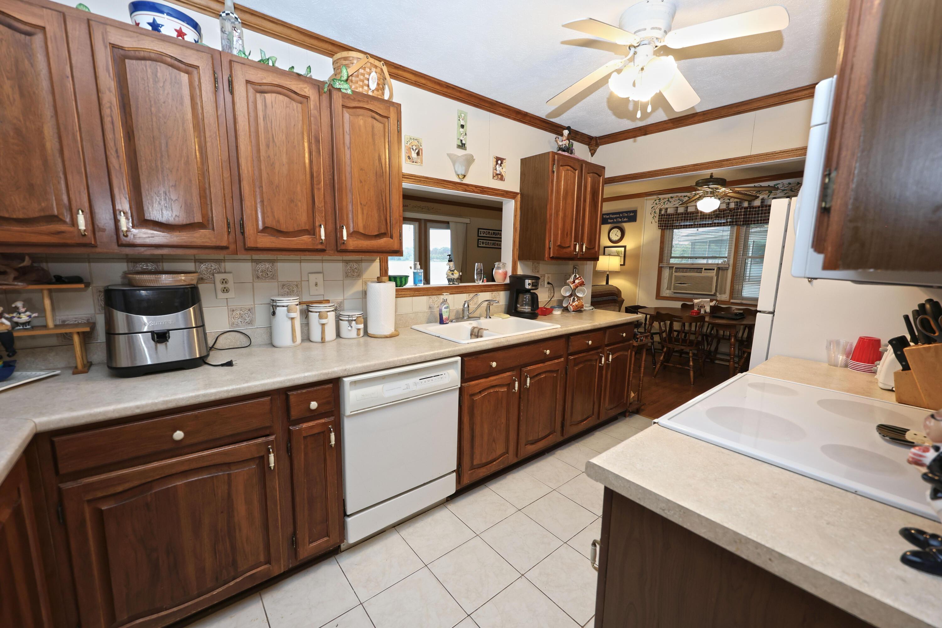 Image 3: Galley Kitchen
