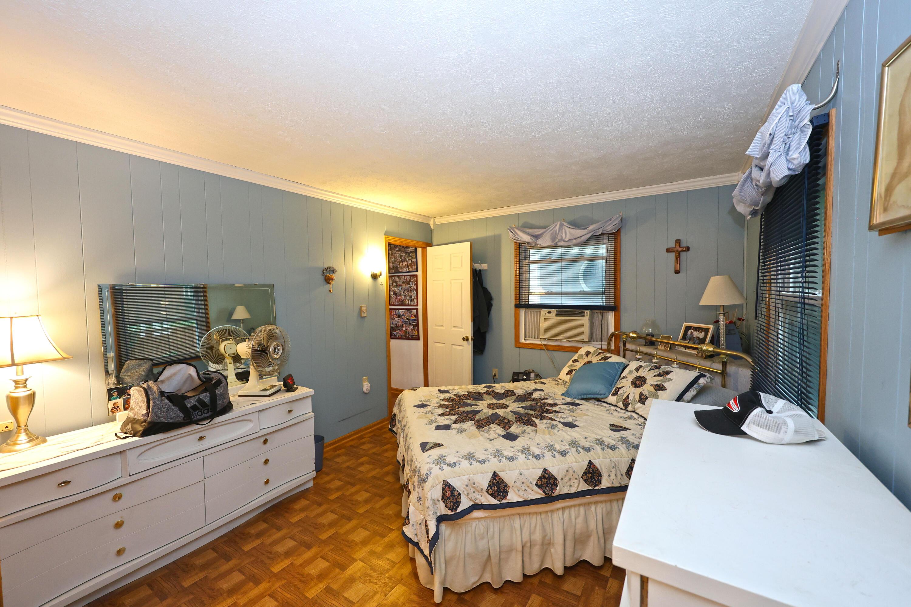 Image 4: Main Level Primary Bedroom