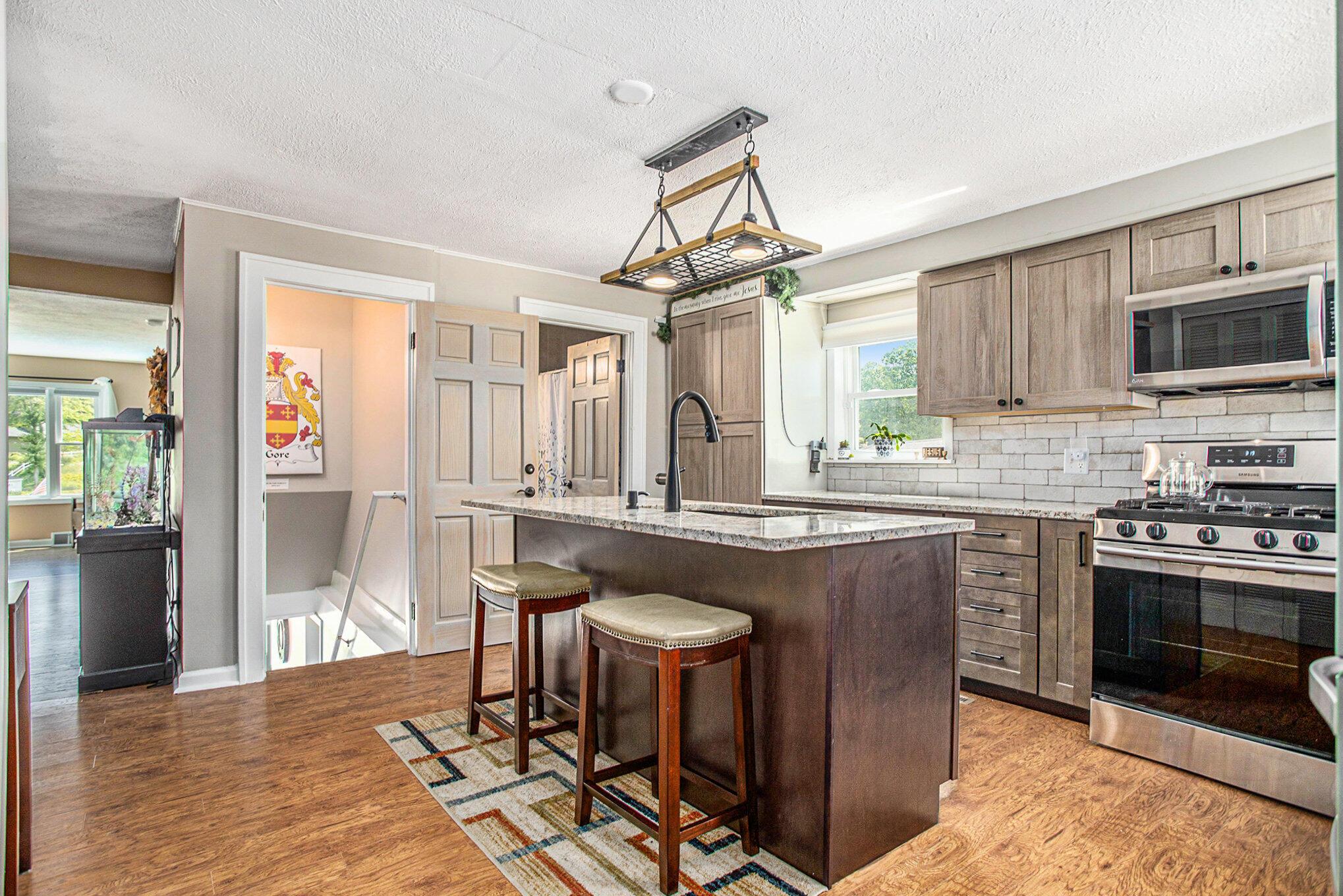 Image 2: Kitchen