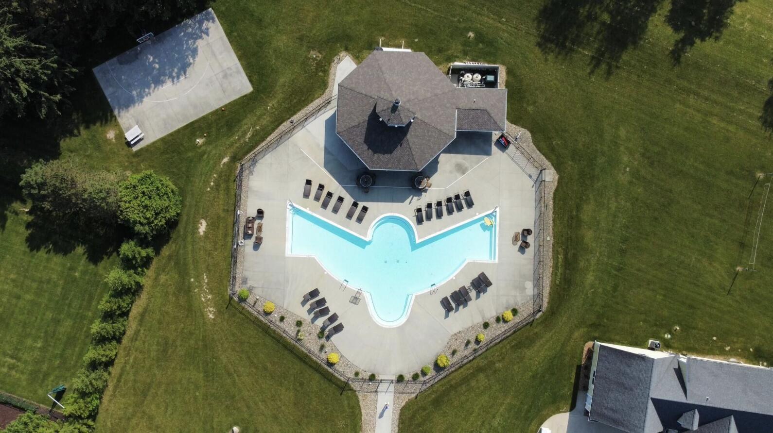 Image 3: Pool