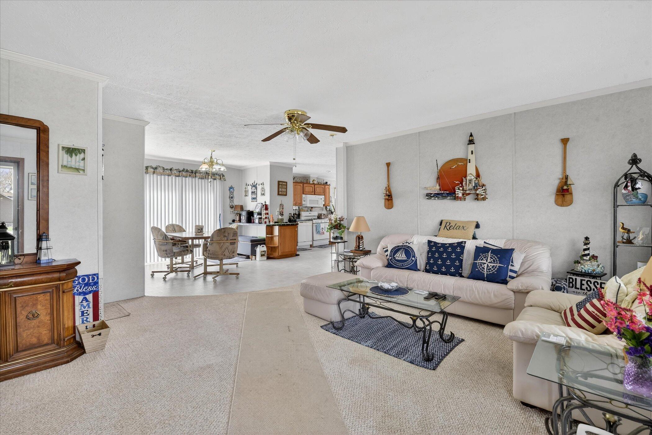 Image 4: Livingroom