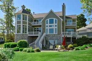 7 Streamwood Drive