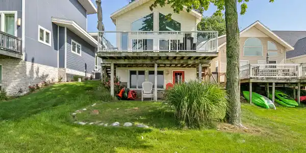 1877 N Shore