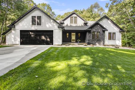 9241 Lakeshore