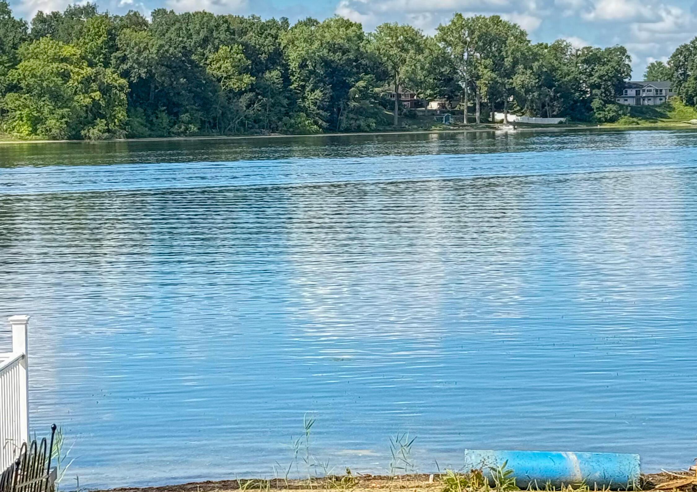 Image 4: Pleasaant Lake2