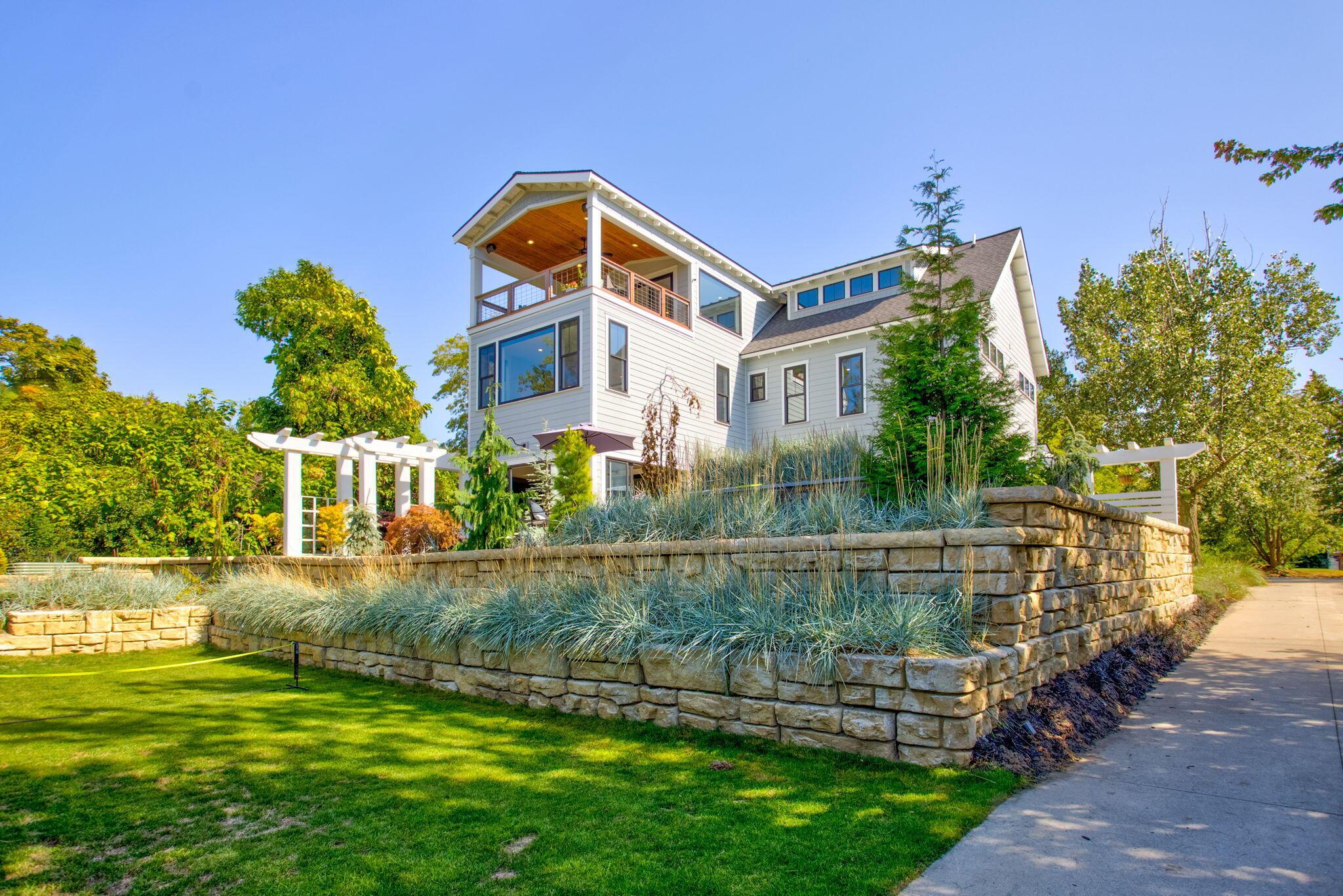 Image 3: 58-web-or-mls-374-ridgeway-st