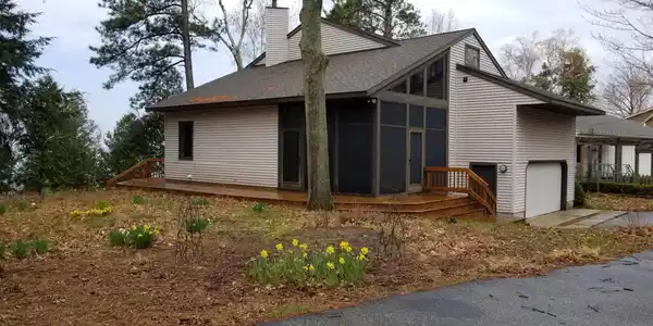 4733 N Lakeshore Drive
