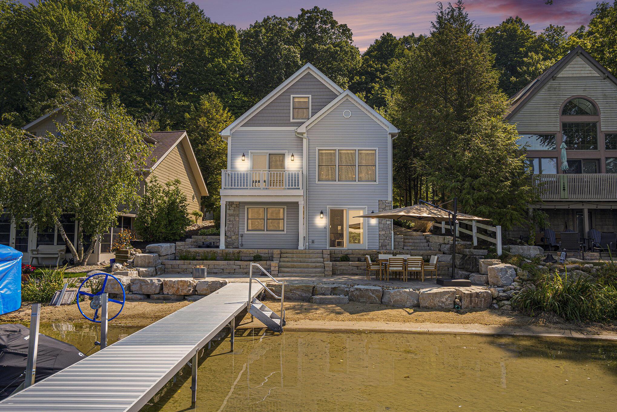 Image 1: _sa95231-twilight.jpg-_718