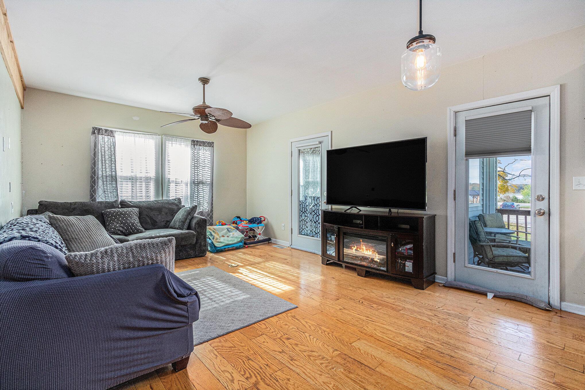 Image 4: img_3755_255