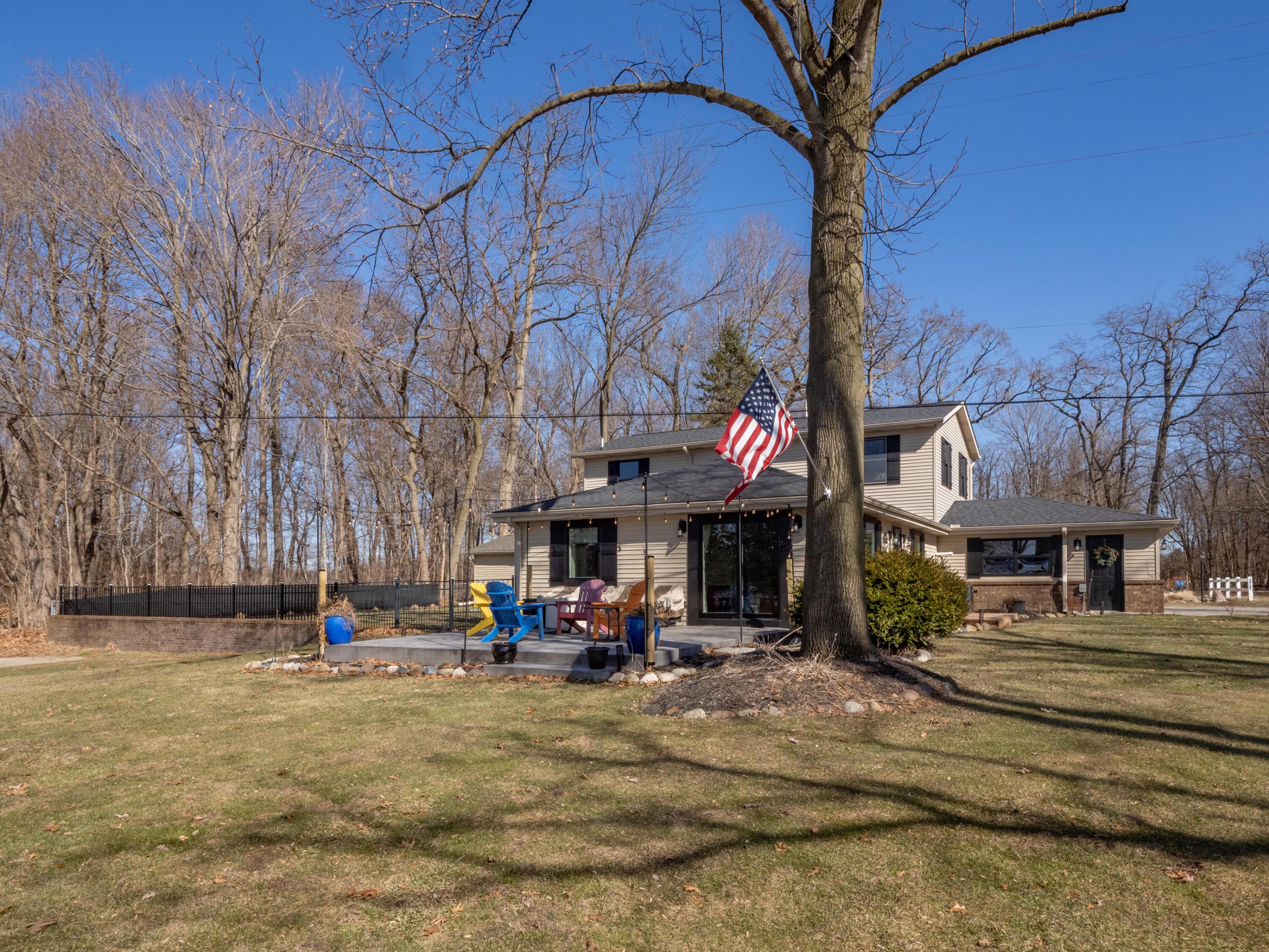 Image 2: 20070 Parkway Ave-102